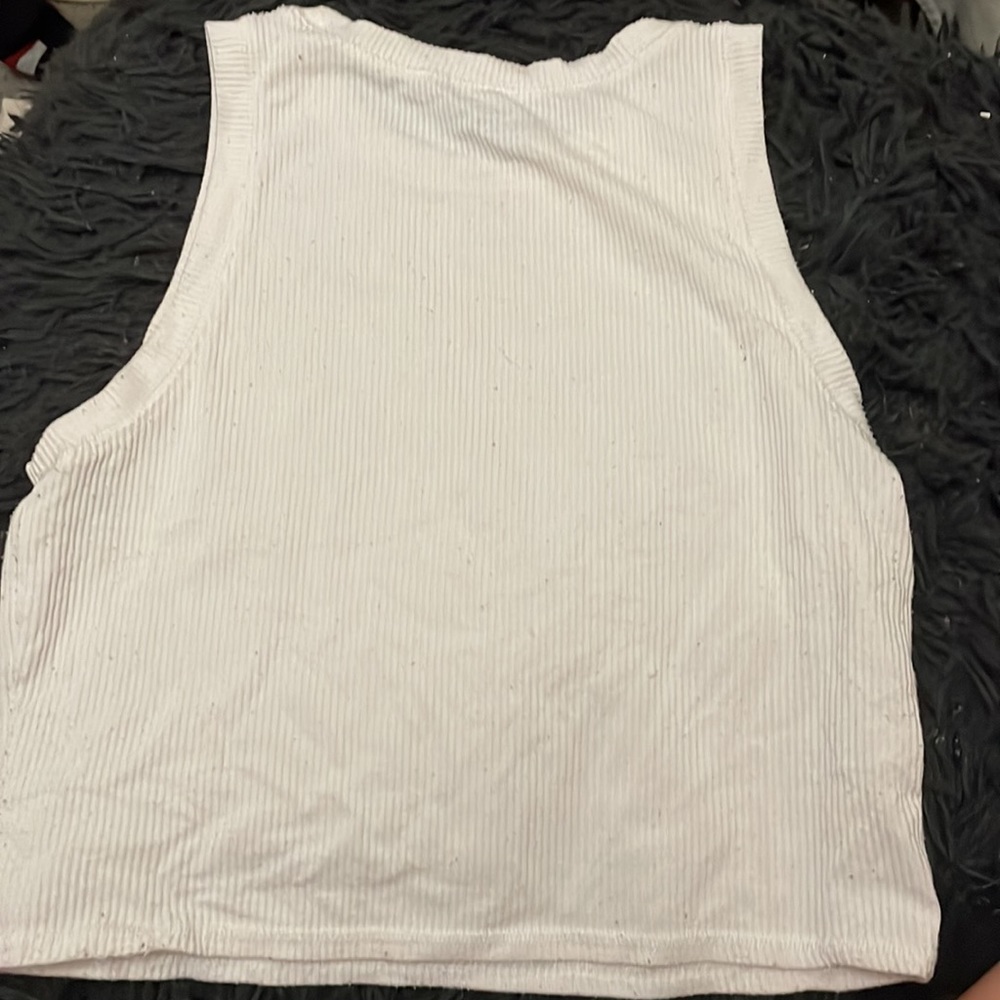 white holister tank! - Picture 2 of 3